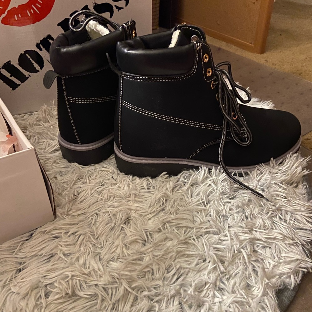 Boots - Picture 4 of 7